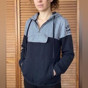 Roots Two-Tone Black & Grey Quarter Zip Up Sweater Women’s Size XS